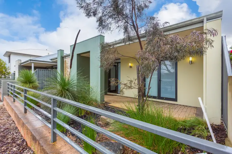 11 Regatta Boulevard, Champion Lakes WA 6111