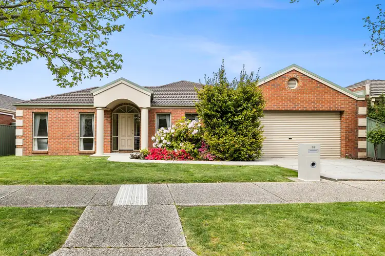 39 Lake Gardens Avenue, Lake Gardens VIC 3355