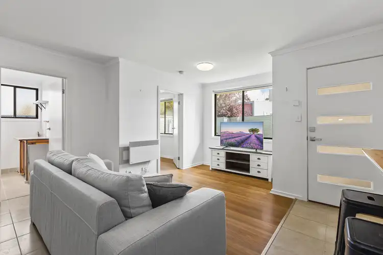 Main view of Homely unit listing, 2/3 Kinnordy Court, Hamlyn Heights VIC 3215