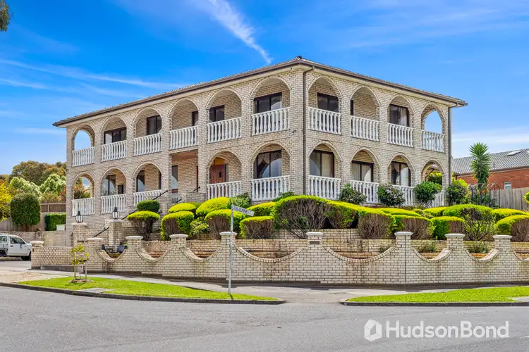 98 Larnoo Drive, Doncaster East VIC 3109