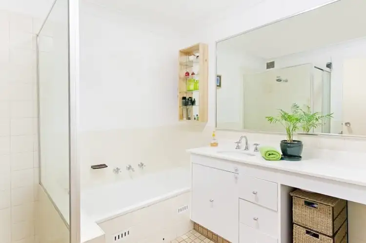 Fifth view of Homely apartment listing, 18/24 The Crescent, Dee Why NSW 2099