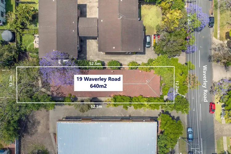 19 Waverley Road, Taringa QLD 4068
