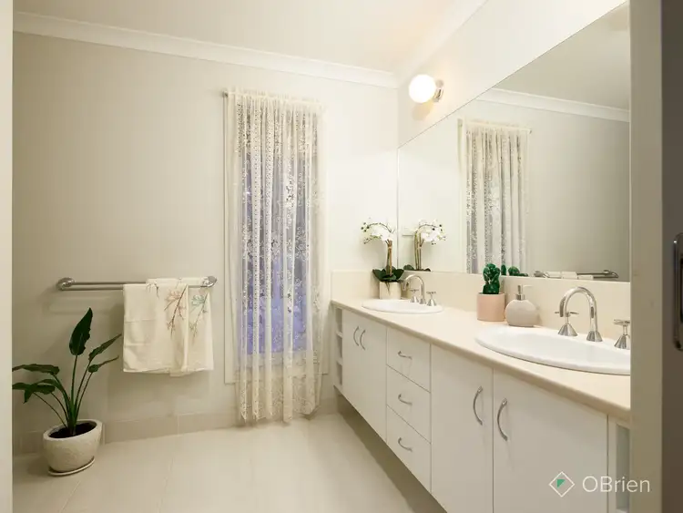 Fifth view of Homely house listing, 10 Midsummer Lane, Drouin VIC 3818