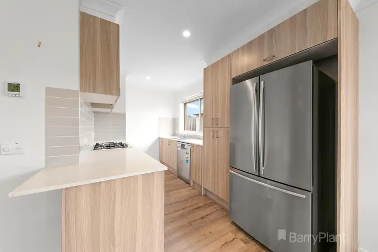 Fifth view of Homely house listing, 8 Quinella Way, Pakenham VIC 3810