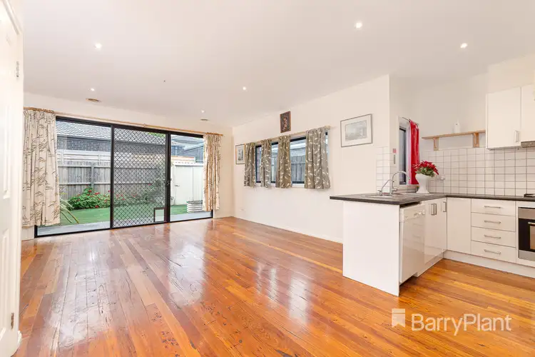 2/82 View Street, Glenroy VIC 3046
