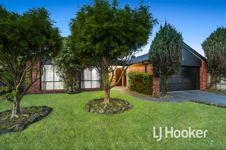 15 McGuigan Drive, Cranbourne West VIC 3977