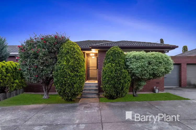Main view of Homely unit listing, 2/33 Adelaide Street, St Albans VIC 3021