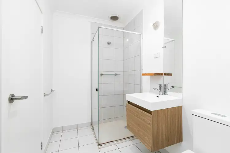 Sixth view of Homely townhouse listing, 16/5 Oxford Street, Whittington VIC 3219