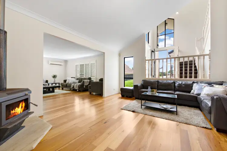 5 Vermeer Close, Mackenzie QLD 4156