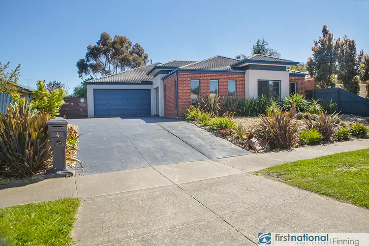 4 Whitcombe Mews, Cranbourne VIC 3977