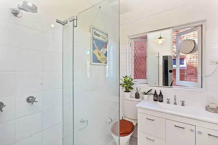 Fifth view of Homely apartment listing, 2/6 Bradly Avenue, Kirribilli NSW 2061