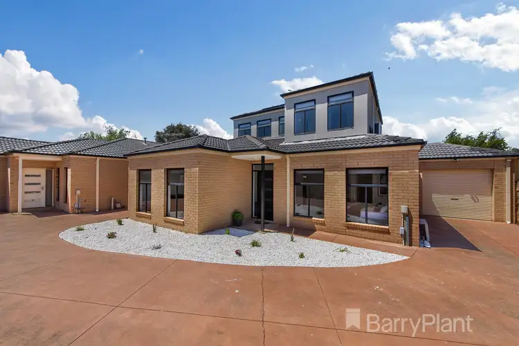2/11 Merrijig Court, Kurunjang VIC 3337