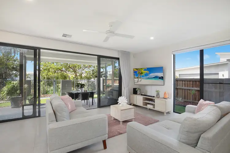 9 Maranoa Lane, Pelican Waters QLD 4551