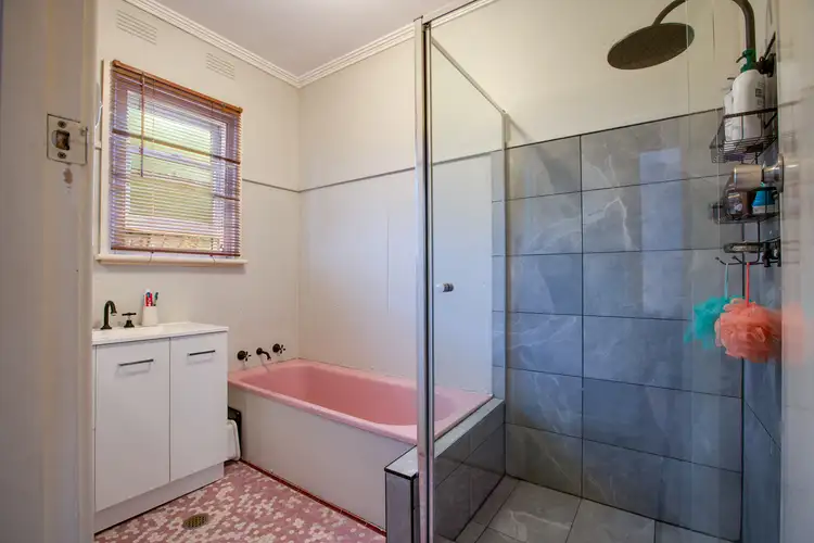 Sixth view of Homely apartment listing, 1/1013 Wewak Street, North Albury NSW 2640