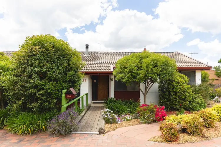 37 Dalley Crescent, Latham ACT 2615
