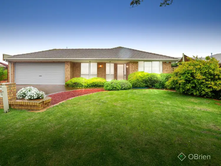 3 Nyora Close, Taylors Lakes VIC 3038