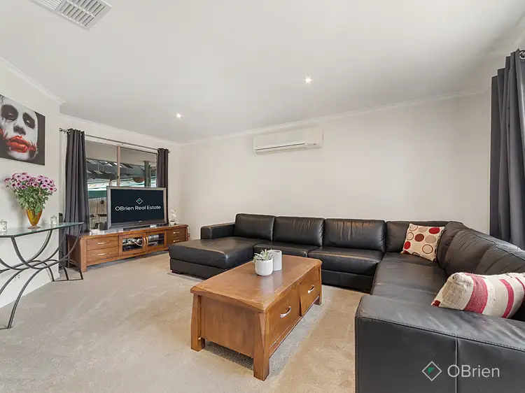 Fifth view of Homely house listing, 10 Market Court, Skye VIC 3977