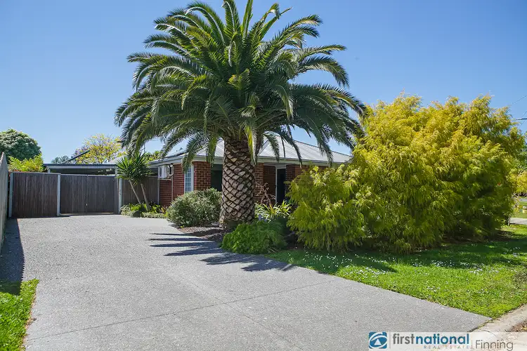 18 Caroline Crescent, Cranbourne West VIC 3977