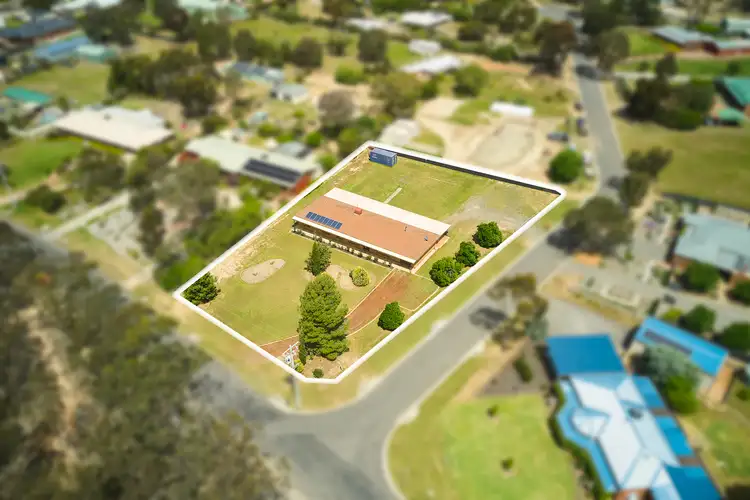 15 Rathbones Lane, Maiden Gully VIC 3551