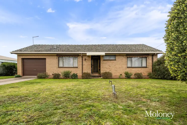 12 Lone Pine Avenue, Corowa NSW 2646