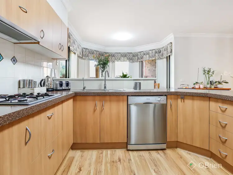 Fourth view of Homely house listing, 10 Englewood Court, Hillside VIC 3037