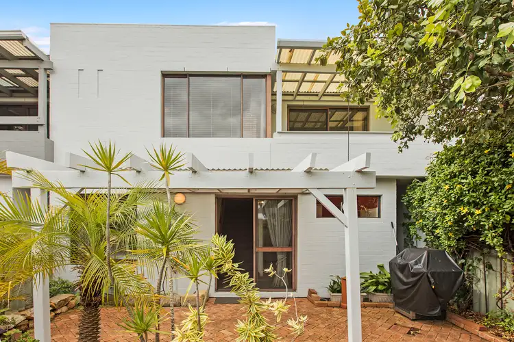 3/3 Alga Street, Scarborough WA 6019