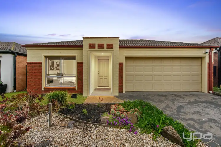 10 Tucker Place, Caroline Springs VIC 3023