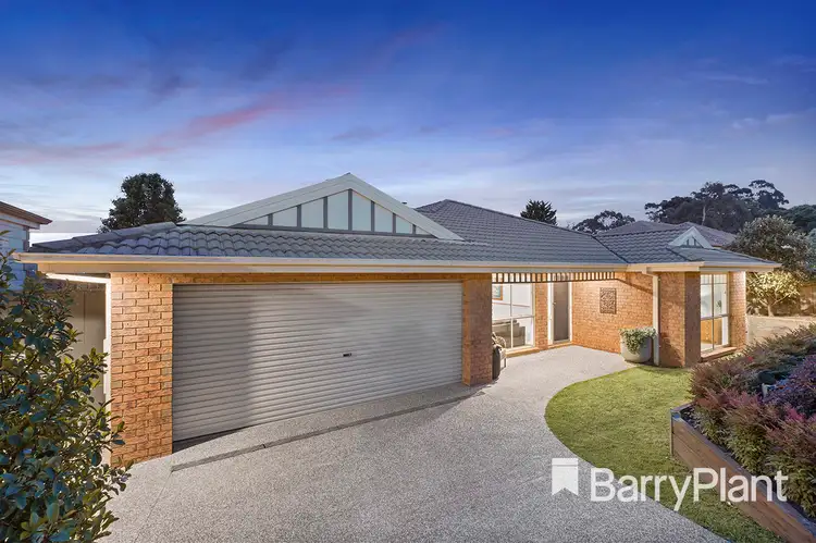 6 Huntly Avenue, Mooroolbark VIC 3138
