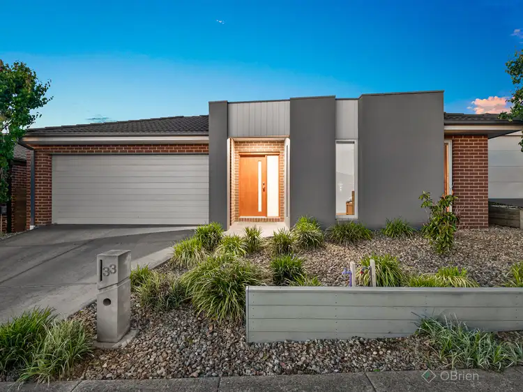 33 Ellaroo Circuit, Clyde North VIC 3978