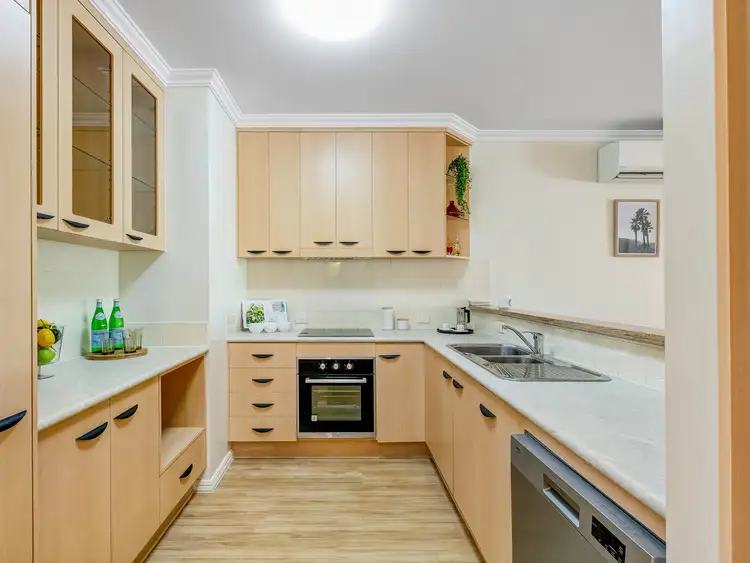 15/304-308 Lake Street, Cairns North QLD 4870