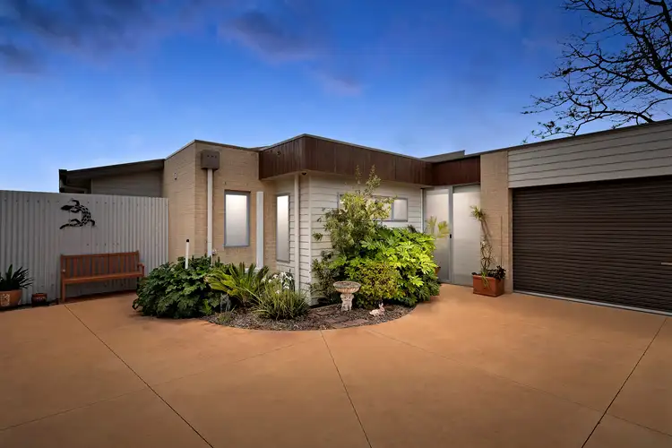 2/2 Walpole Avenue, Rosebud VIC 3939