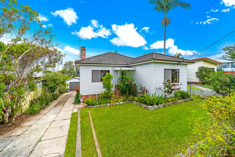15 Anzac Avenue, Wyong NSW 2259