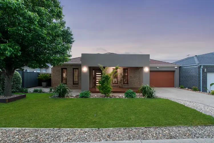 6 Pembury Way, Hillside VIC 3037