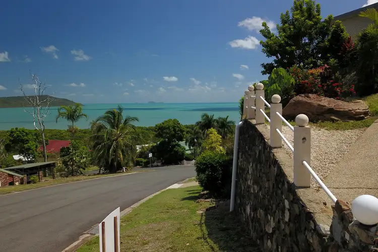 30 MacArthur Drive, Cannonvale QLD 4802