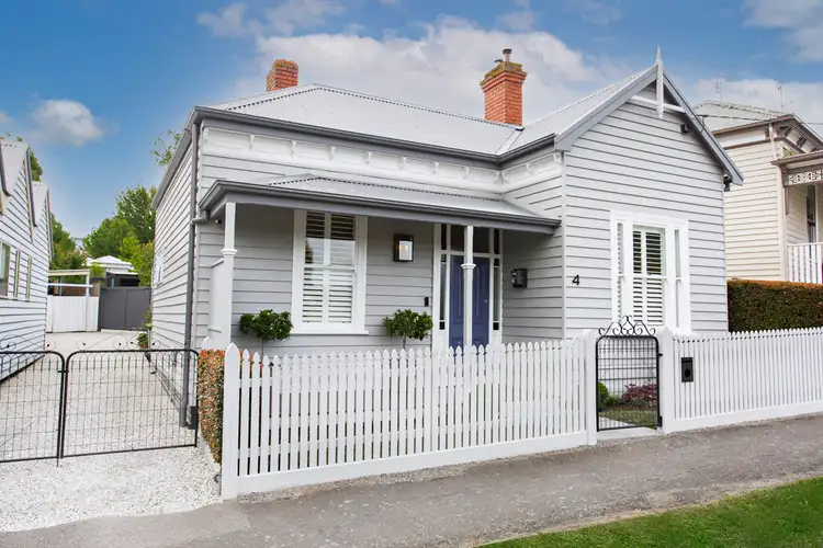 4 Seymour Crescent, Soldiers Hill VIC 3350