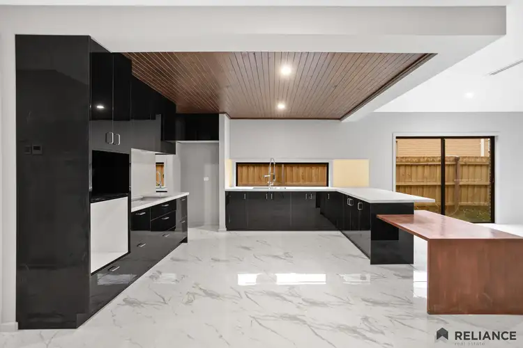 28 Medlar Avenue, Manor Lakes VIC 3024