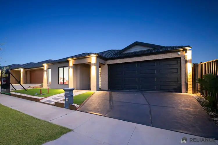 33 Miniata Way, Manor Lakes VIC 3024