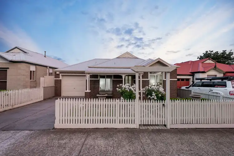 10 Verdon Avenue, Caroline Springs VIC 3023