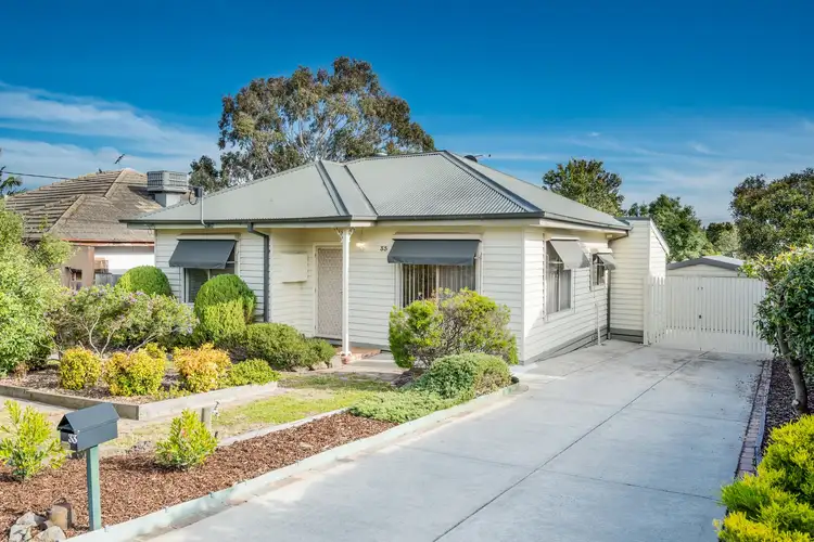 33 Dorrington Avenue, Reservoir VIC 3073