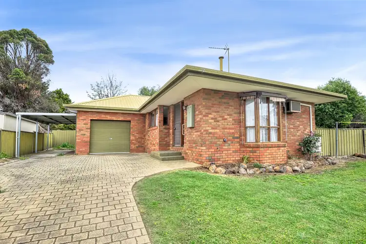Main view of Homely townhouse listing, 2/8 Napier Street, Maryborough VIC 3465