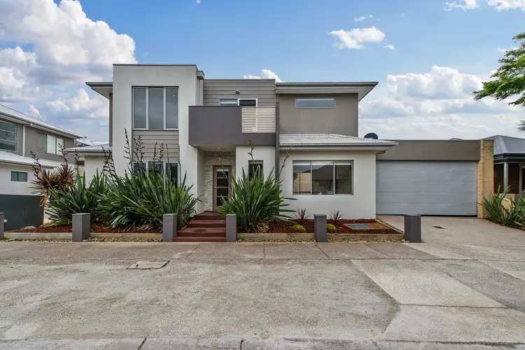 1/10-12 Kooyong Way, Caroline Springs VIC 3023