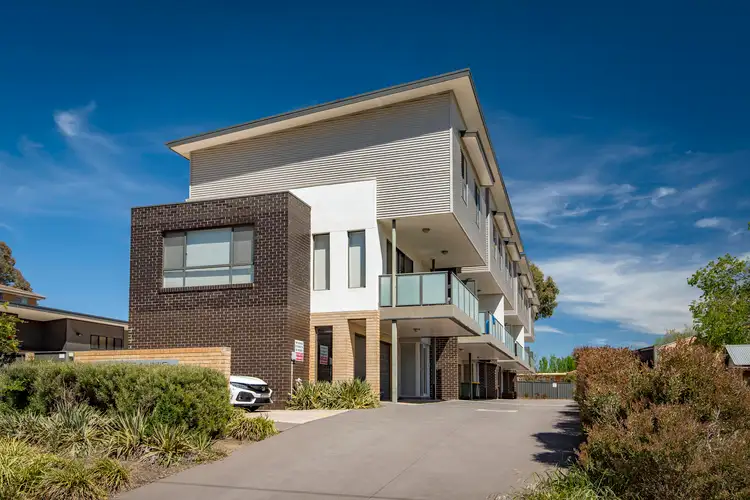 4/5 McKeahnie Street