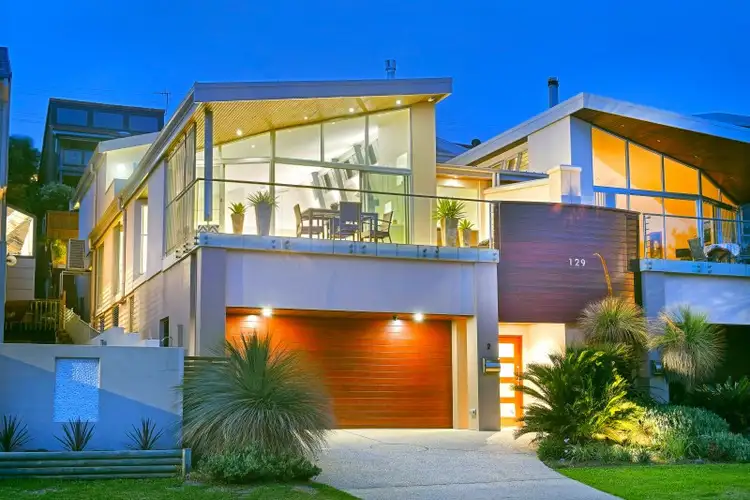 2/129 Matthew Flinders Drive, Port Macquarie NSW 2444