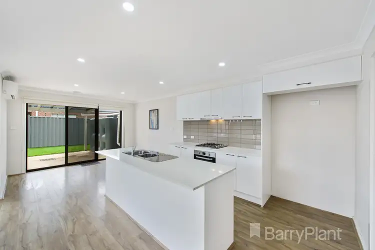 Fifth view of Homely house listing, 2/38 Willandra Boulevard, Harkness VIC 3337