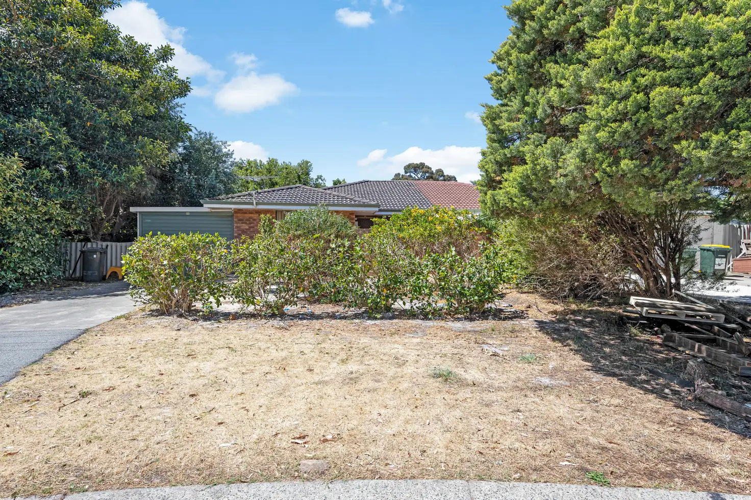 Main view of Homely semi-detached listing, 11 Exon Court, Camillo WA 6111