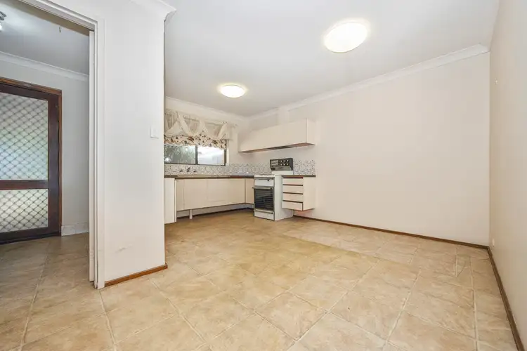 Fifth view of Homely semi-detached listing, 11 Exon Court, Camillo WA 6111