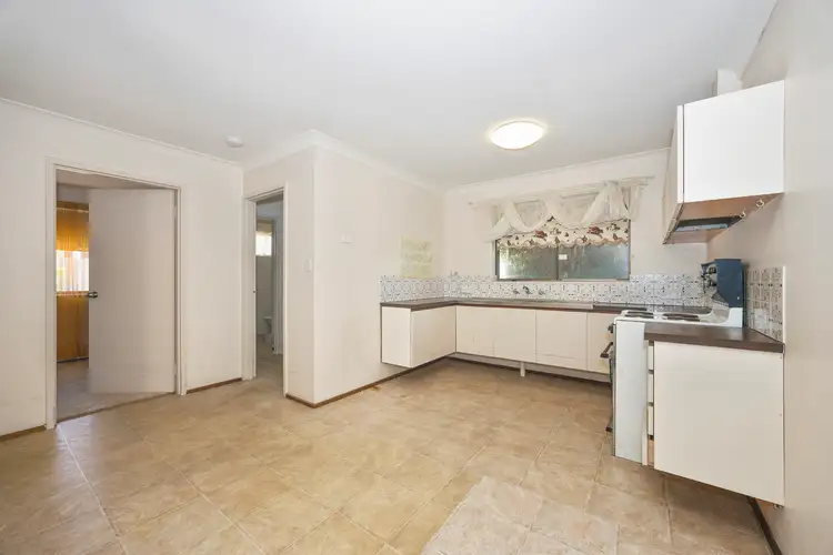 Sixth view of Homely semi-detached listing, 11 Exon Court, Camillo WA 6111