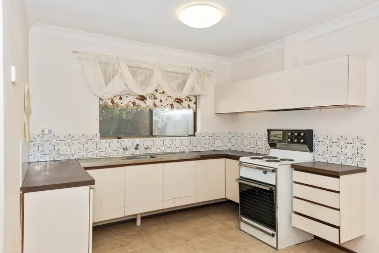 Seventh view of Homely semi-detached listing, 11 Exon Court, Camillo WA 6111