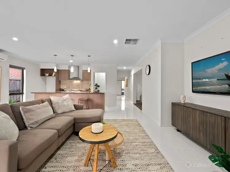 7 McMahon Avenue, Cranbourne North VIC 3977