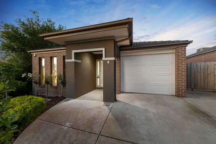 8 Woollahra Parade, Taylors Hill VIC 3037